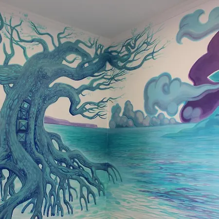 5th Element House Caparica Hostel *