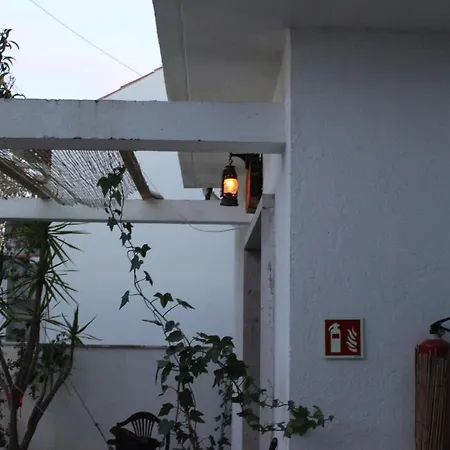 5th Element House Caparica Hostal