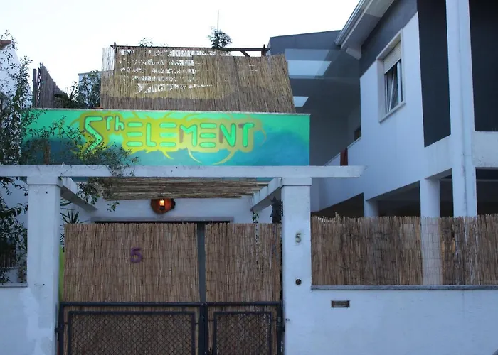 Hostel 5th Element House Caparica *