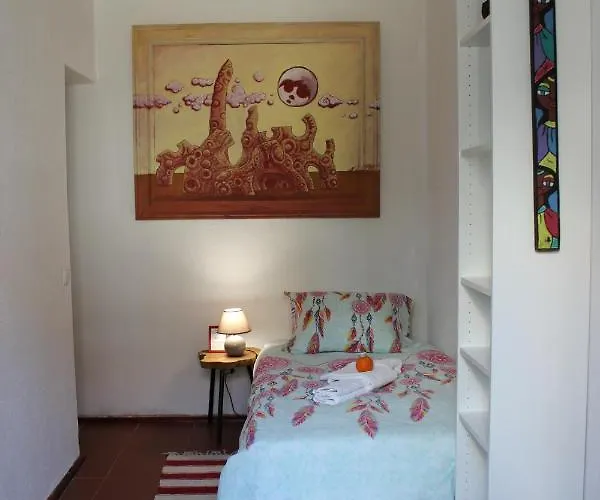 5th Element House Caparica Hostel