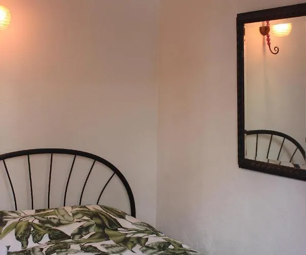 5th Element House Caparica Hostel